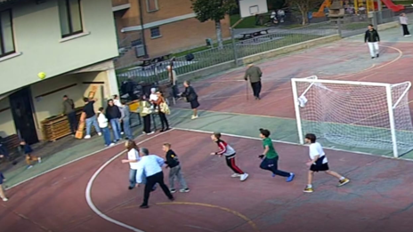Il cortile è un foglio bianco colorato da chi lo vive