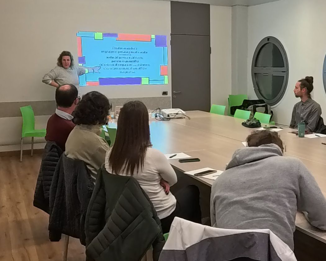 In équipe educativa con e per le persone